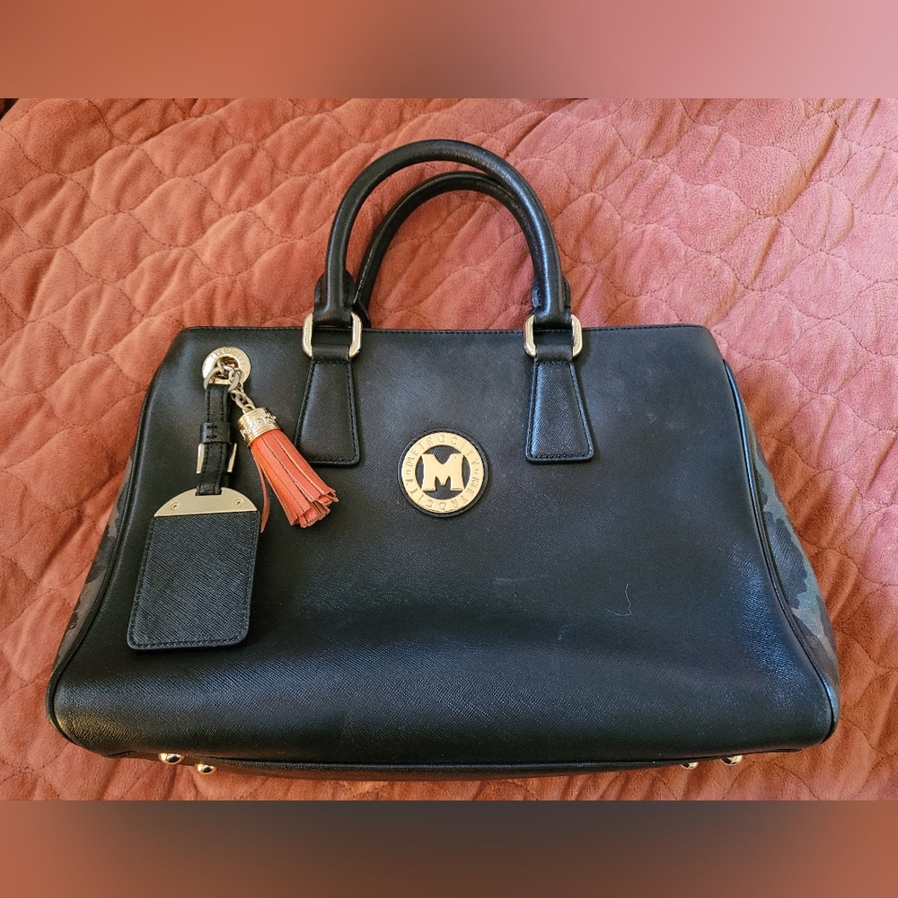 Metrocity Saffiano Black Leather Shoulder Handbag deadlock retail $685